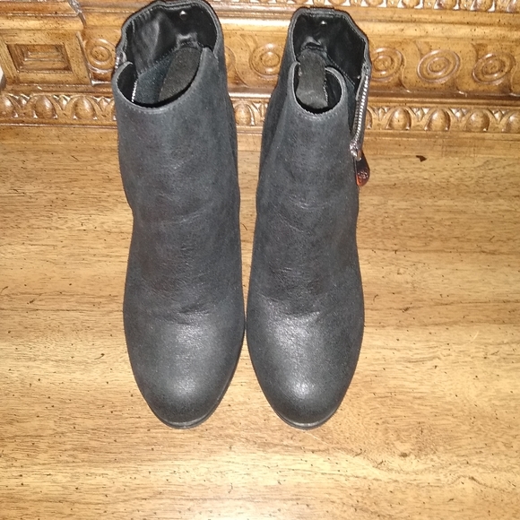 Nice pair of black booties - Picture 4 of 4